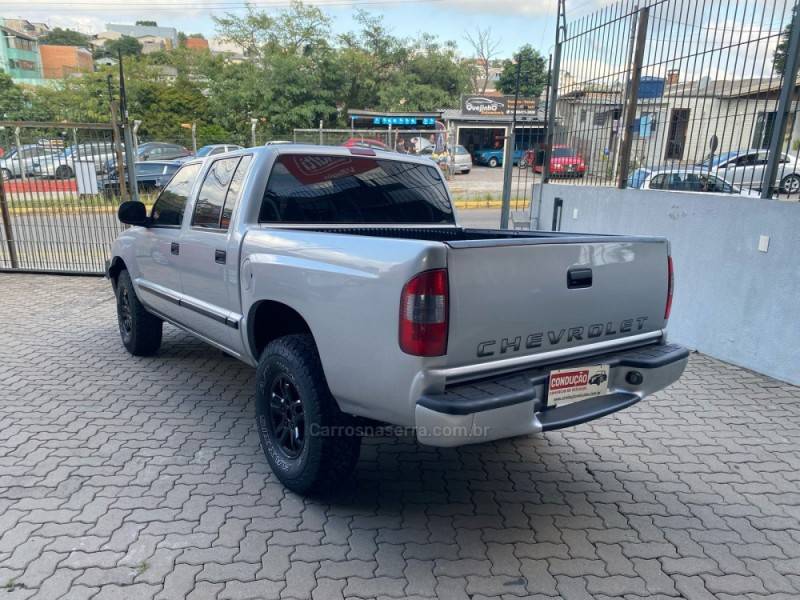 CHEVROLET - S10 - 2004/2004 - Prata - R$ 60.000,00