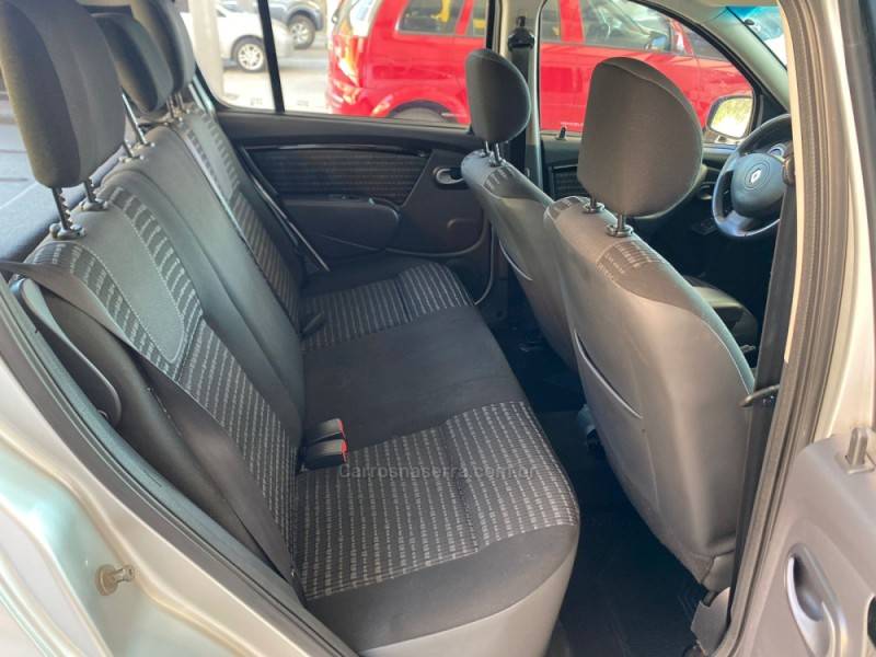 RENAULT - SANDERO - 2012/2012 - Prata - R$ 32.500,00