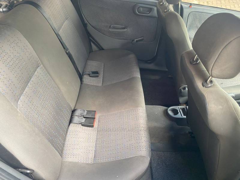 CHEVROLET - CORSA - 2010/2011 - Branca - R$ 32.000,00