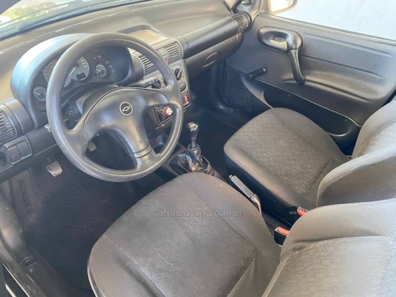 CHEVROLET - CLASSIC - 2006/2006 - Prata - R$ 15.700,00