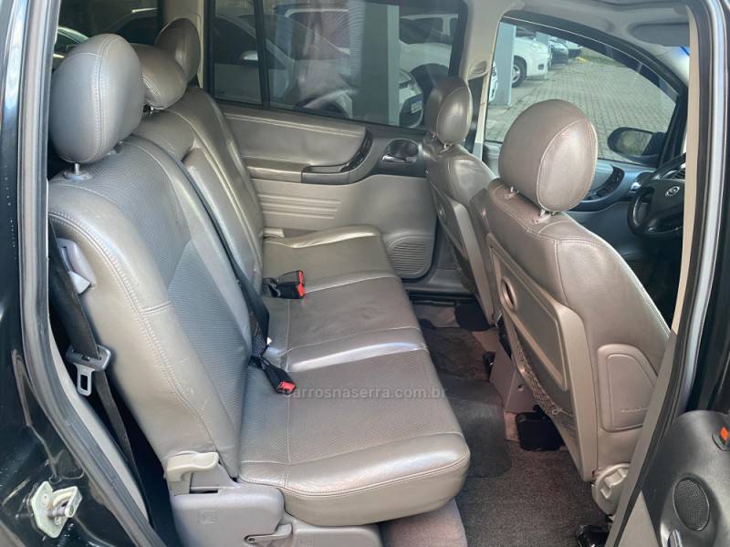 CHEVROLET - ZAFIRA - 2004/2005 - Preta - R$ 28.700,00
