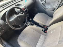 CHEVROLET - CORSA - 2010/2011 - Branca - R$ 32.000,00