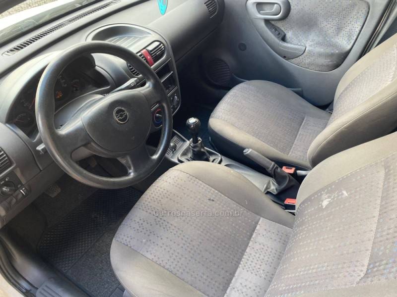 CHEVROLET - CORSA - 2010/2011 - Branca - R$ 32.000,00