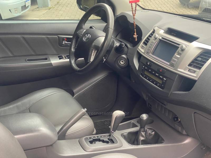 TOYOTA - HILUX - 2013/2013 - Preta - R$ 135.000,00