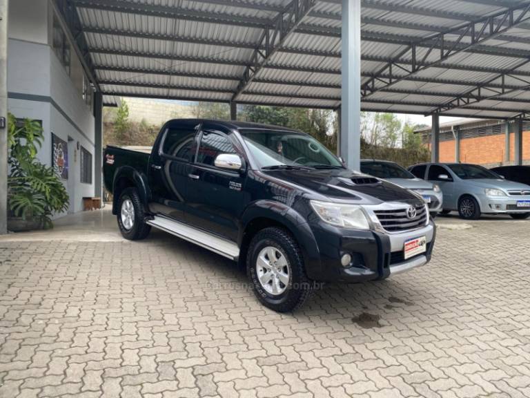 TOYOTA - HILUX - 2013/2013 - Preta - R$ 135.000,00