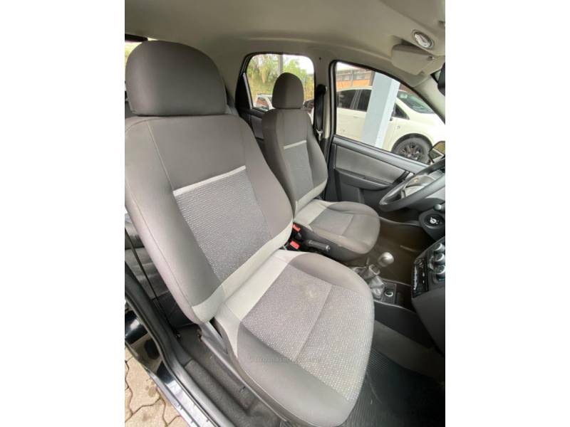 CHEVROLET - CELTA - 2012/2013 - Preta - R$ 31.000,00