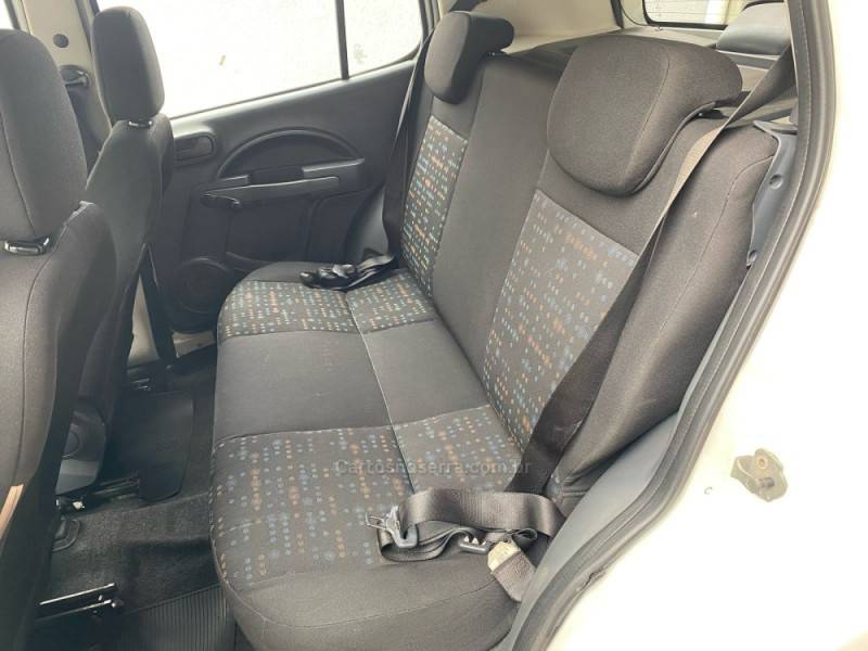 FIAT - UNO - 2012/2013 - Branca - R$ 33.000,00