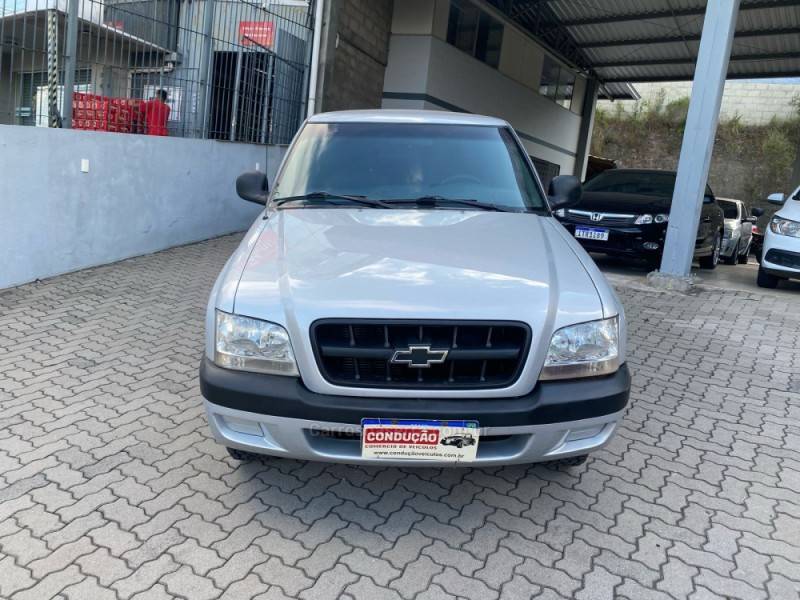 CHEVROLET - S10 - 2004/2004 - Prata - R$ 60.000,00