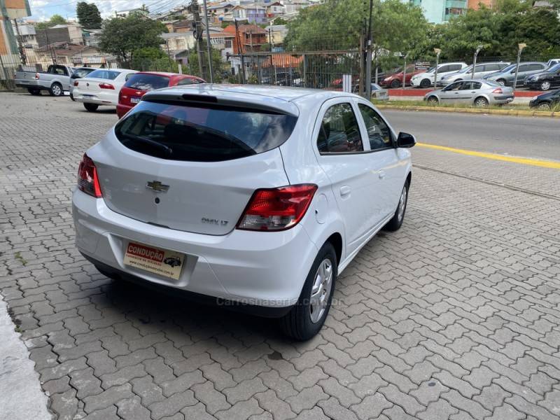 CHEVROLET - ONIX - 2013/2014 - Branca - R$ 41.000,00