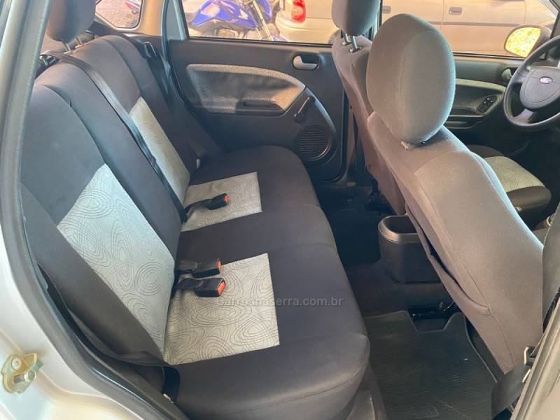 FORD - FIESTA - 2010/2010 - Prata - R$ 28.300,00