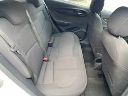 CHEVROLET - ONIX - 2013/2014 - Branca - R$ 41.000,00