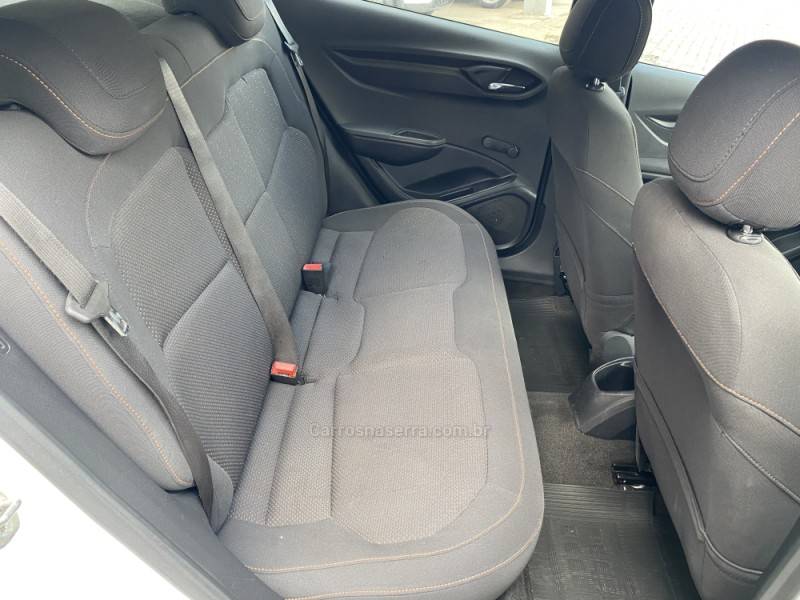 CHEVROLET - ONIX - 2013/2014 - Branca - R$ 41.000,00