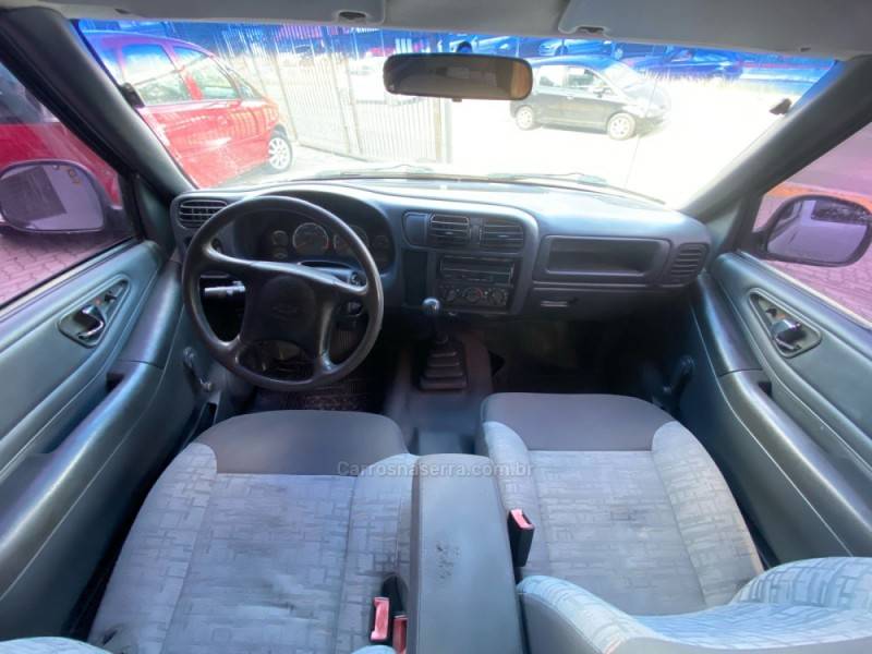 CHEVROLET - S10 - 2004/2004 - Prata - R$ 60.000,00