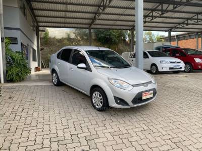FORD - FIESTA - 2013/2014 - Prata - R$ 36.900,00