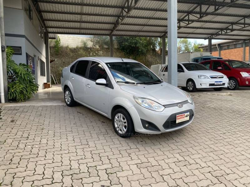 FORD - FIESTA - 2013/2014 - Prata - R$ 36.900,00