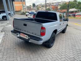 CHEVROLET - S10 - 2004/2004 - Prata - R$ 60.000,00